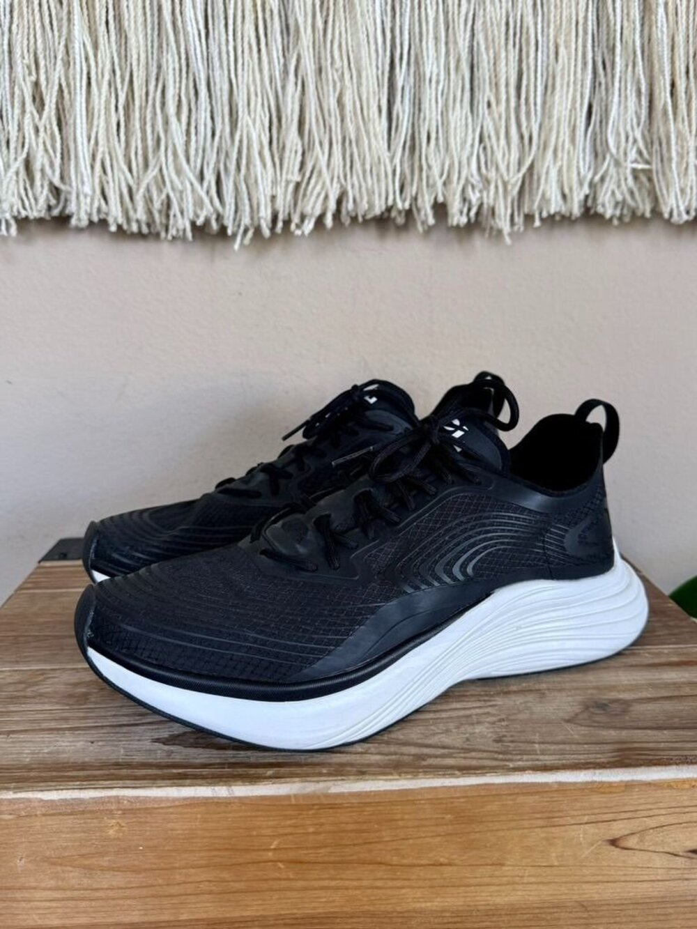 APL Black Streamline White Sole Running Sneaker Shoe‎ Size 9.5 / 40.5